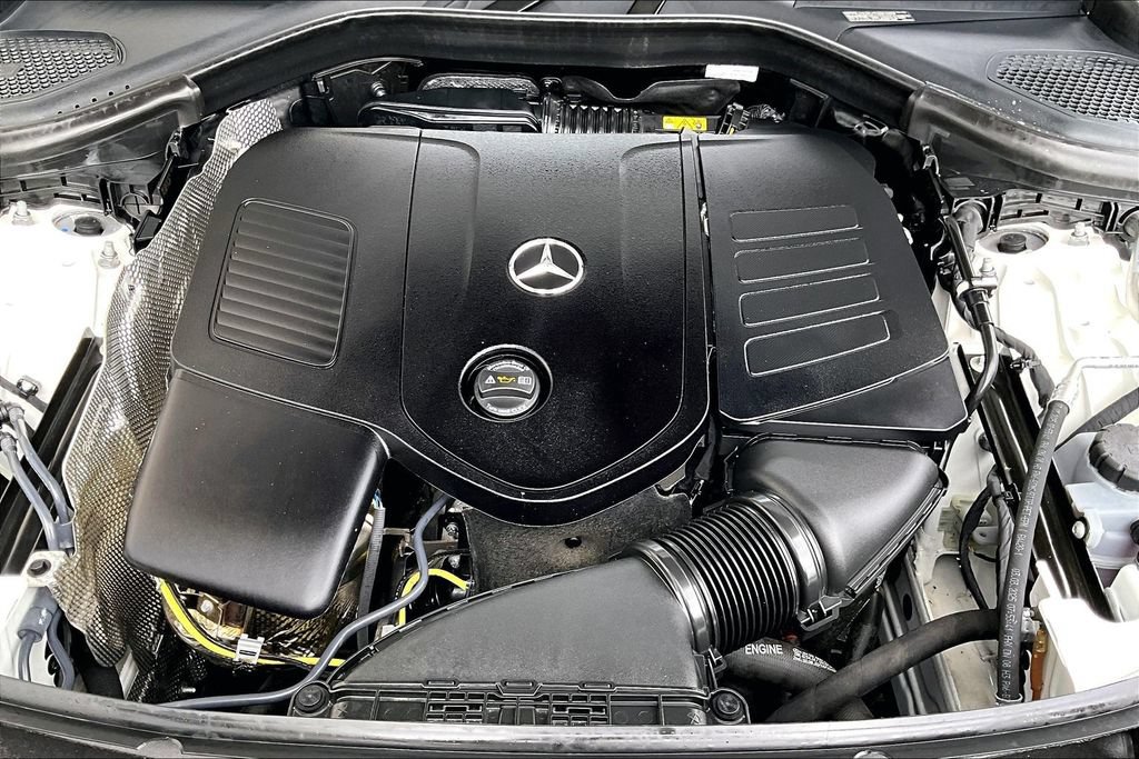 Used 2025 Mercedes-Benz GLC 350e 4MATIC image 9