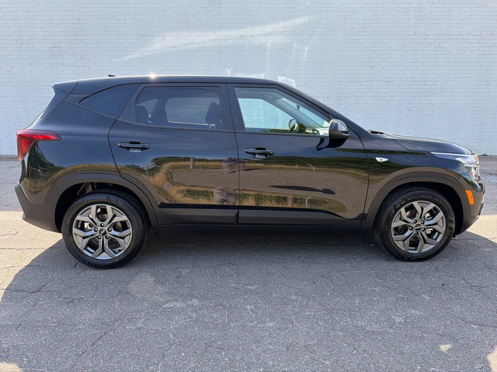 Used 2026 Kia Seltos EX FWD image 1