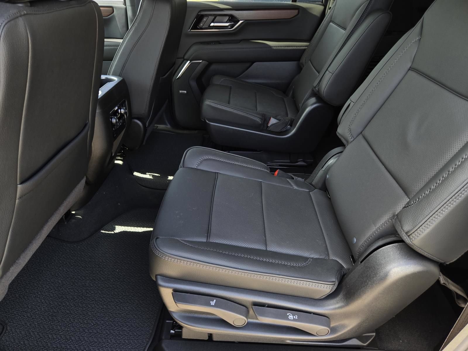 New 2026 GMC Yukon XL Denali w/ Sun & Power Step Package AWD/4WD image 4
