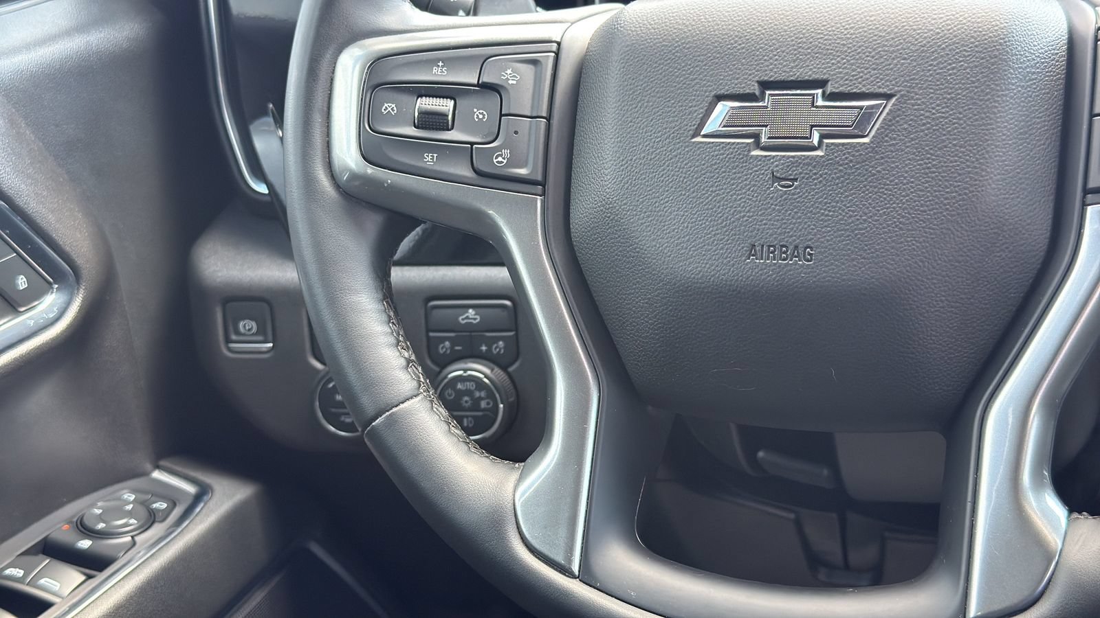Used 2024 Chevrolet Silverado 1500 RST AWD/4WD image 16