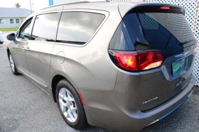 Used 2018 Chrysler Pacifica Touring-L Plus w/ Tire & Wheel Group image 5
