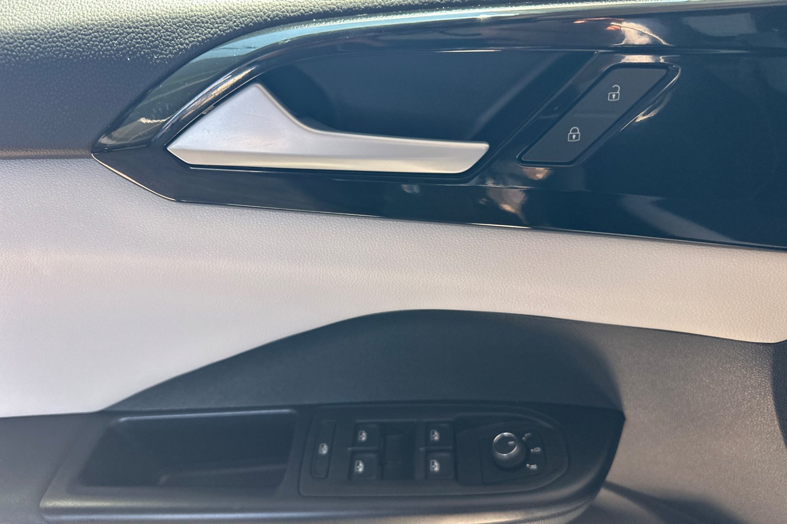 New 2026 Volkswagen Taos S FWD image 9