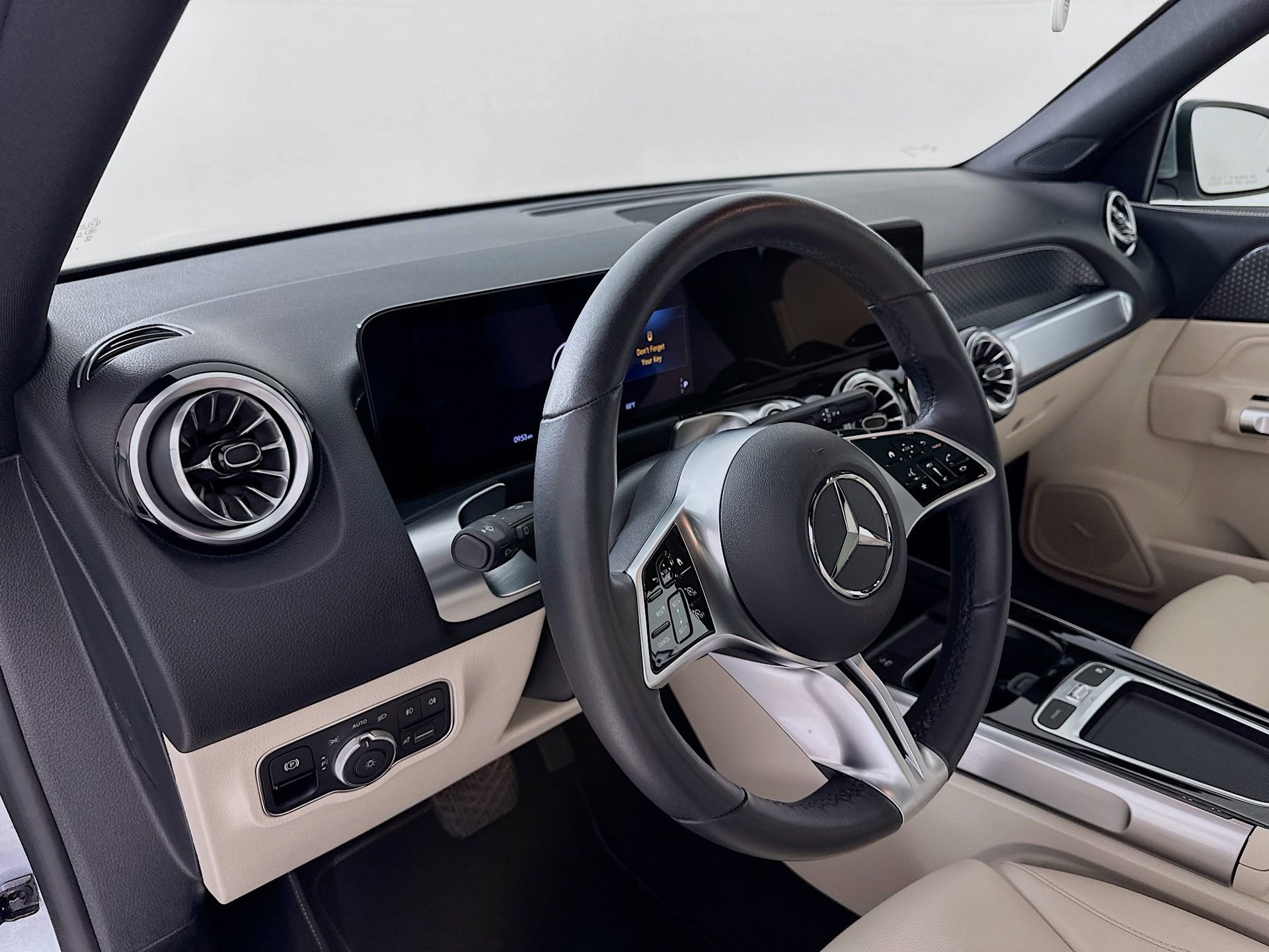 Used 2024 Mercedes-Benz GLB 250 image 10