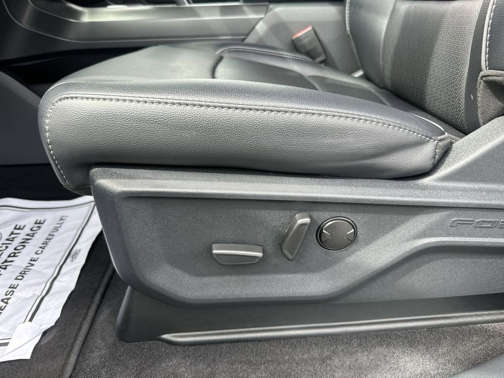 Used 2025 Ford F150 Lariat w/ Equipment Group 501A Mid image 12