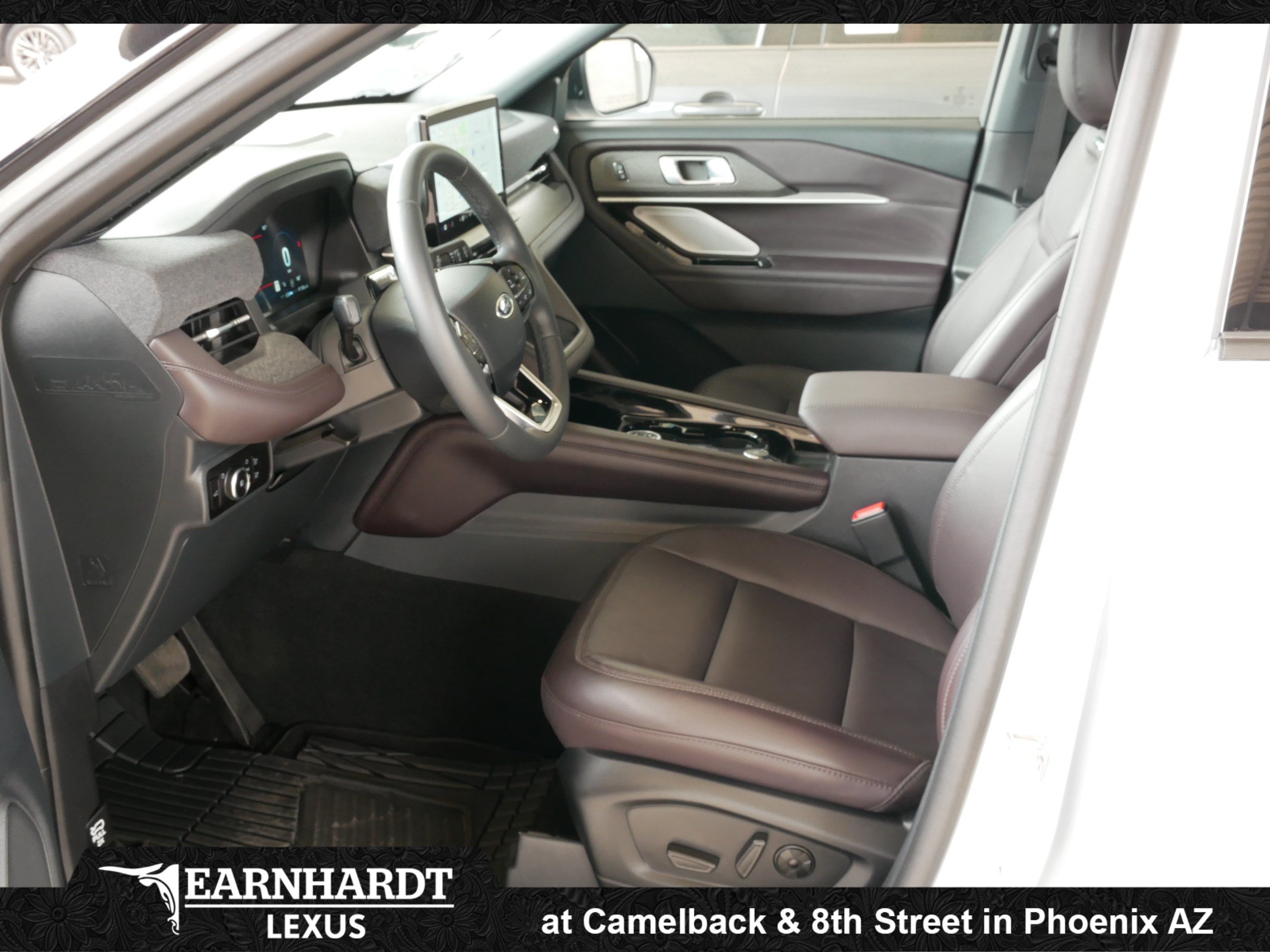 Used 2026 Ford Explorer Platinum RWD image 4