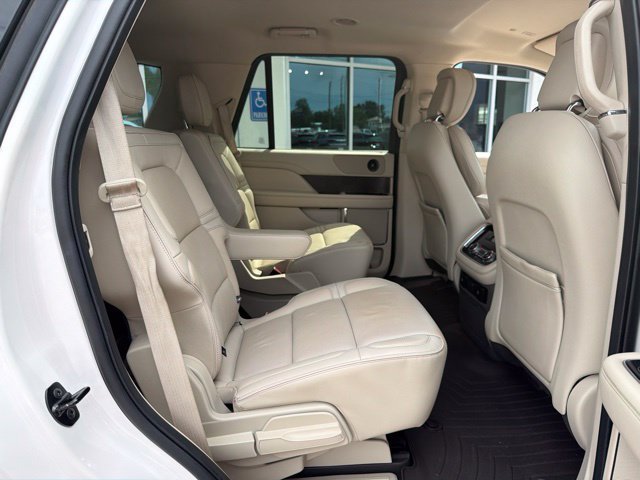 Used 2018 Lincoln Navigator Select w/ Technology Package AWD/4WD image 23