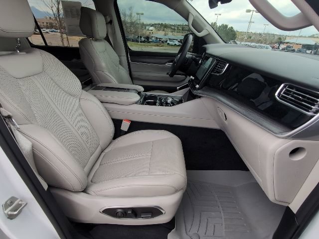 Used 2023 Jeep Wagoneer L Series III w/ Premium Group I AWD/4WD image 34