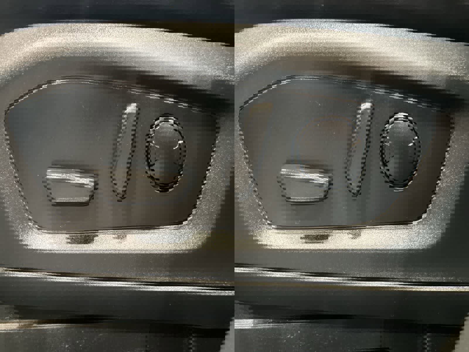 Used 2023 Ford Explorer XLT w/ Equipment Group 202A image 14