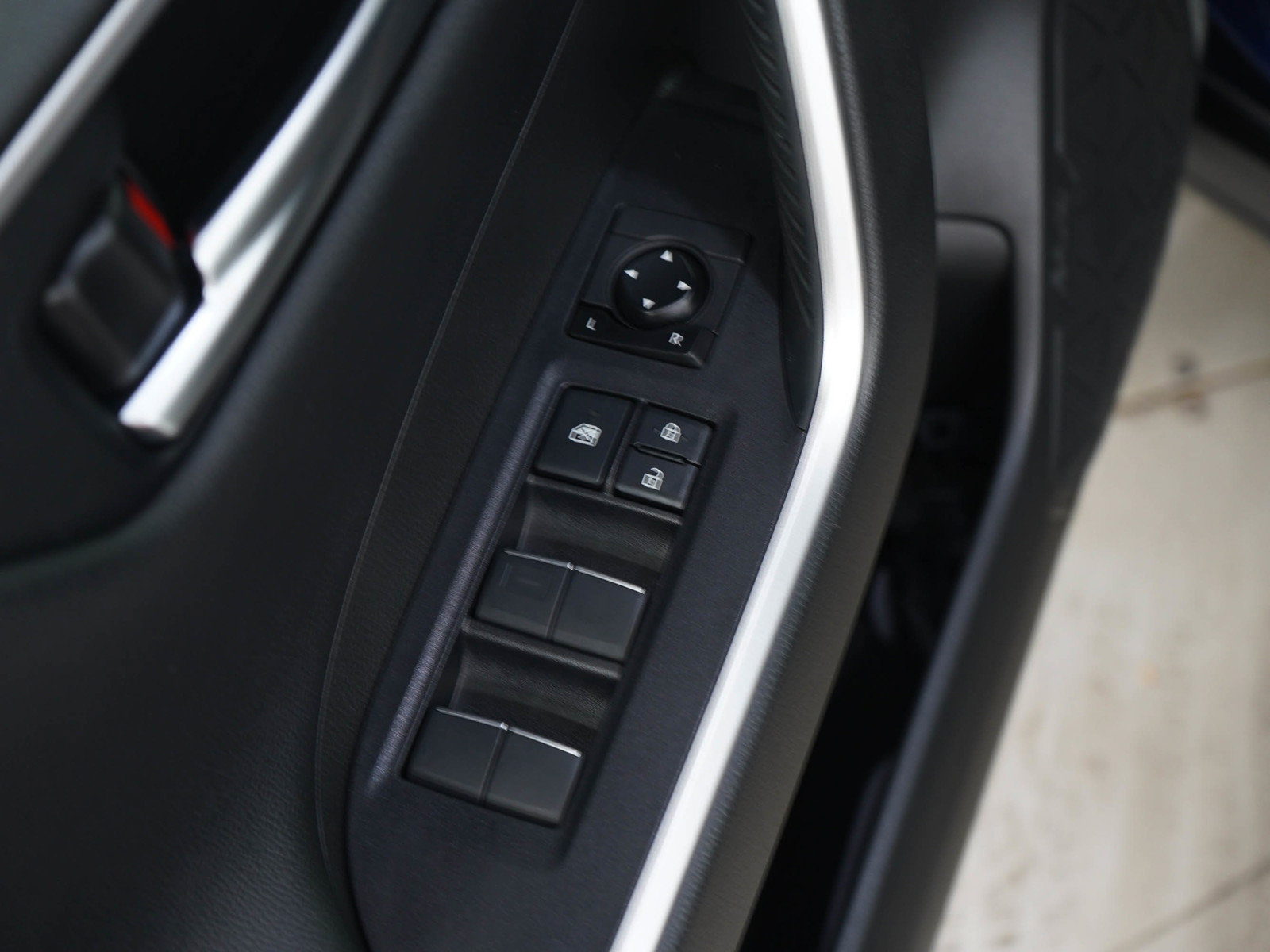 Used 2020 Toyota RAV4 XSE AWD/4WD image 19
