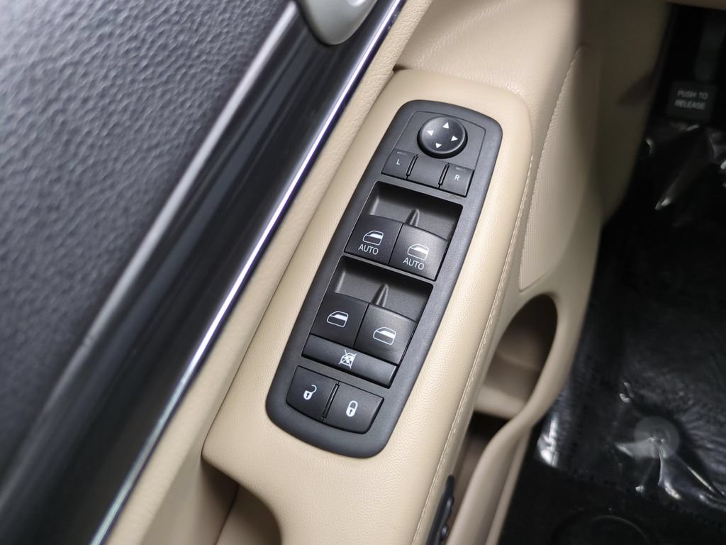 Used 2021 Jeep Grand Cherokee Limited w/ Premium Lighting Group AWD/4WD image 21