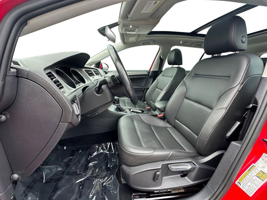 Used 2016 Volkswagen Golf SE image 9