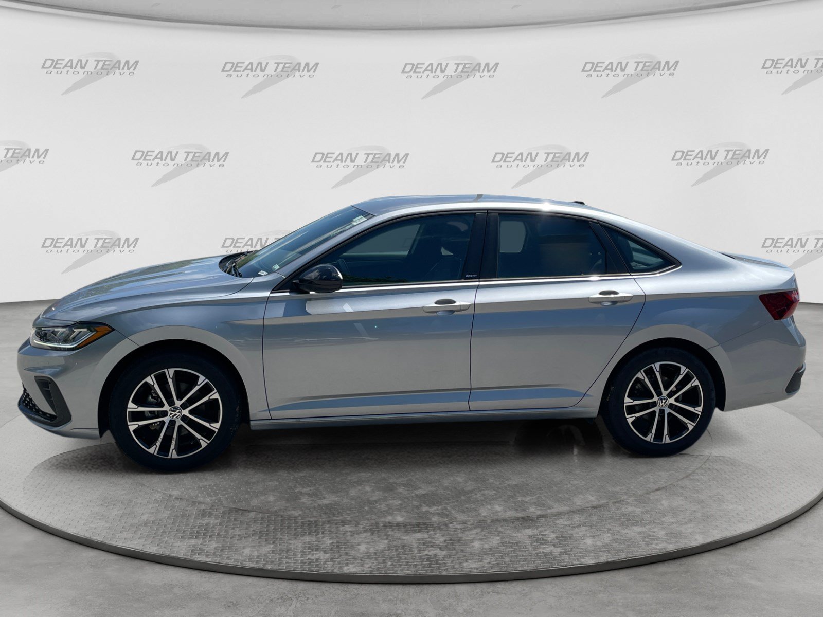 Used 2025 Volkswagen Jetta Sport FWD image 4