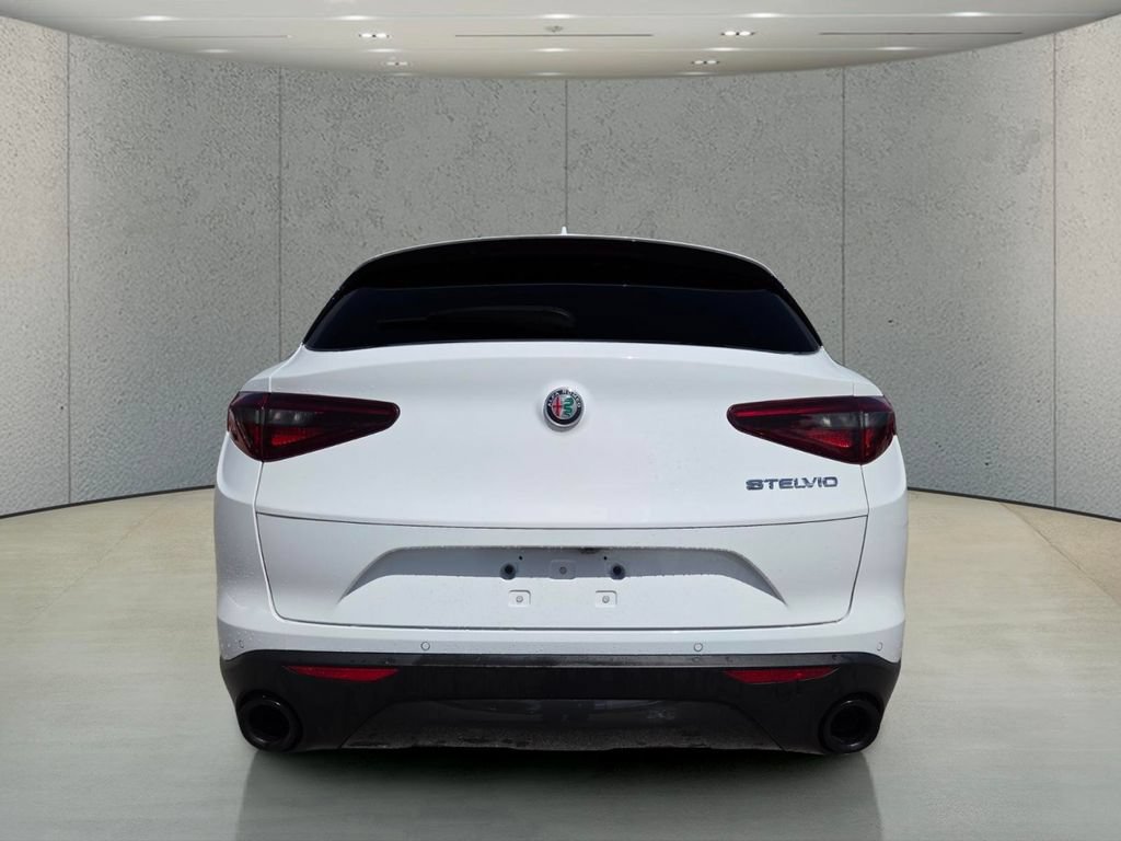 Used 2023 Alfa Romeo Stelvio Sprint RWD image 4