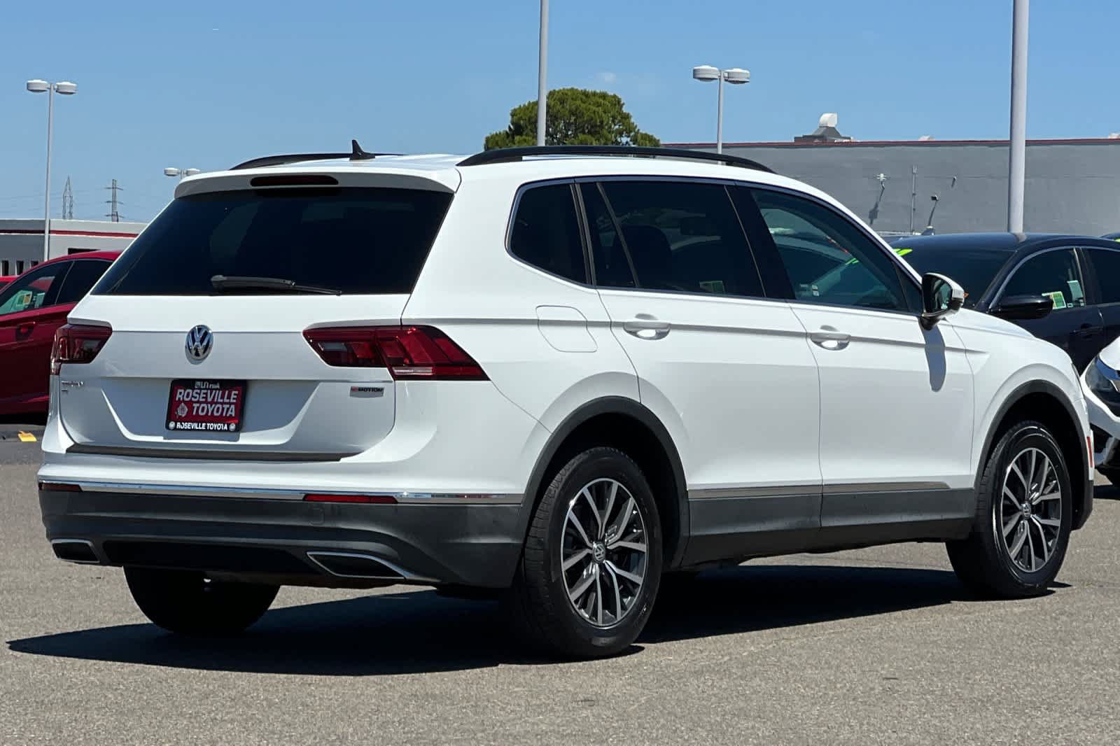 Used 2020 Volkswagen Tiguan SE AWD/4WD image 2