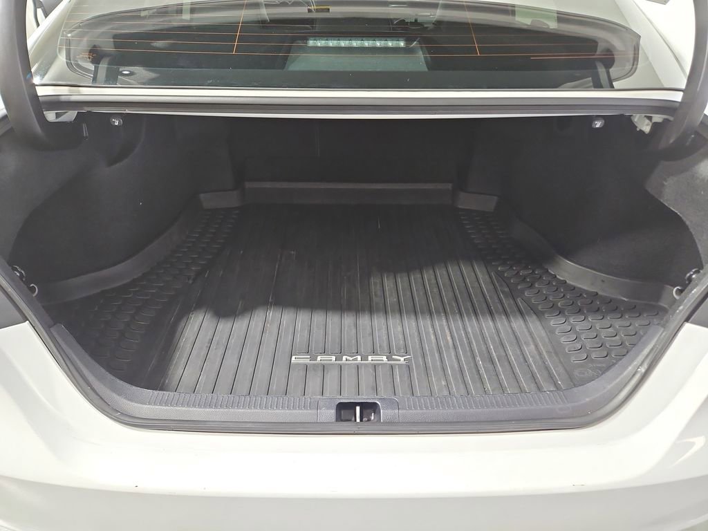 Used 2020 Toyota Camry SE image 21