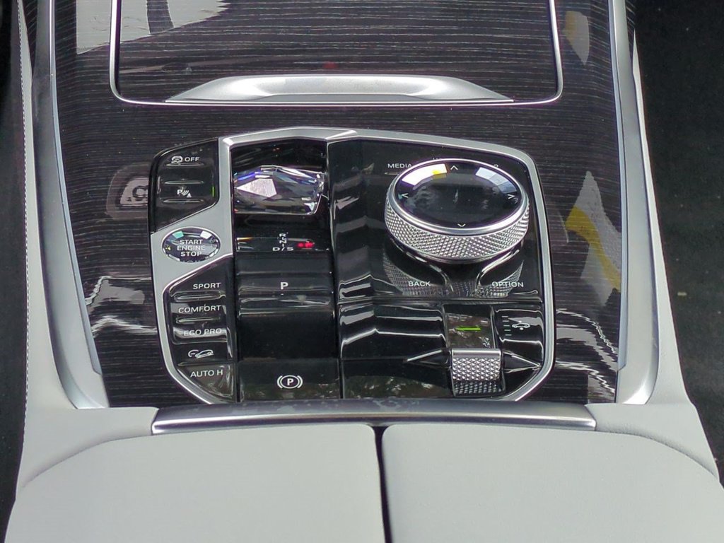 New 2027 BMW X7 xDrive40i w/ Executive Package AWD/4WD image 19