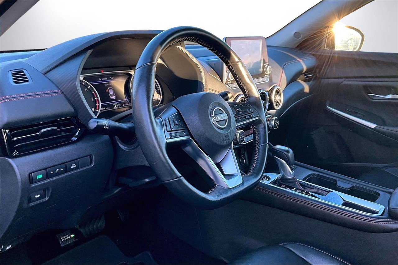 Used 2025 Nissan Sentra SR w/ SR Premium Package image 19