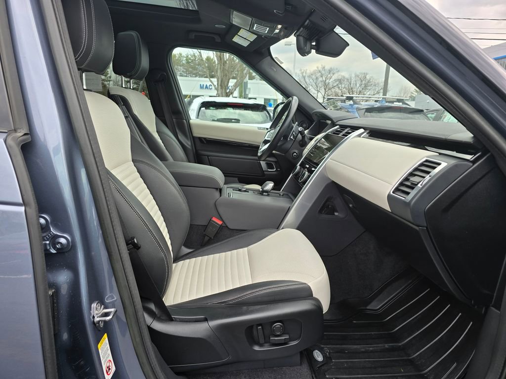 Used 2023 Land Rover Discovery S R-Dynamic image 11