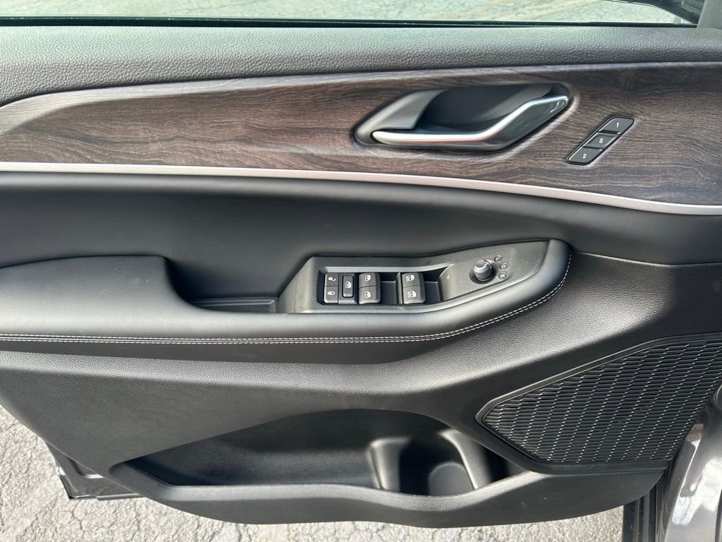 New 2025 Jeep Grand Cherokee Limited image 4