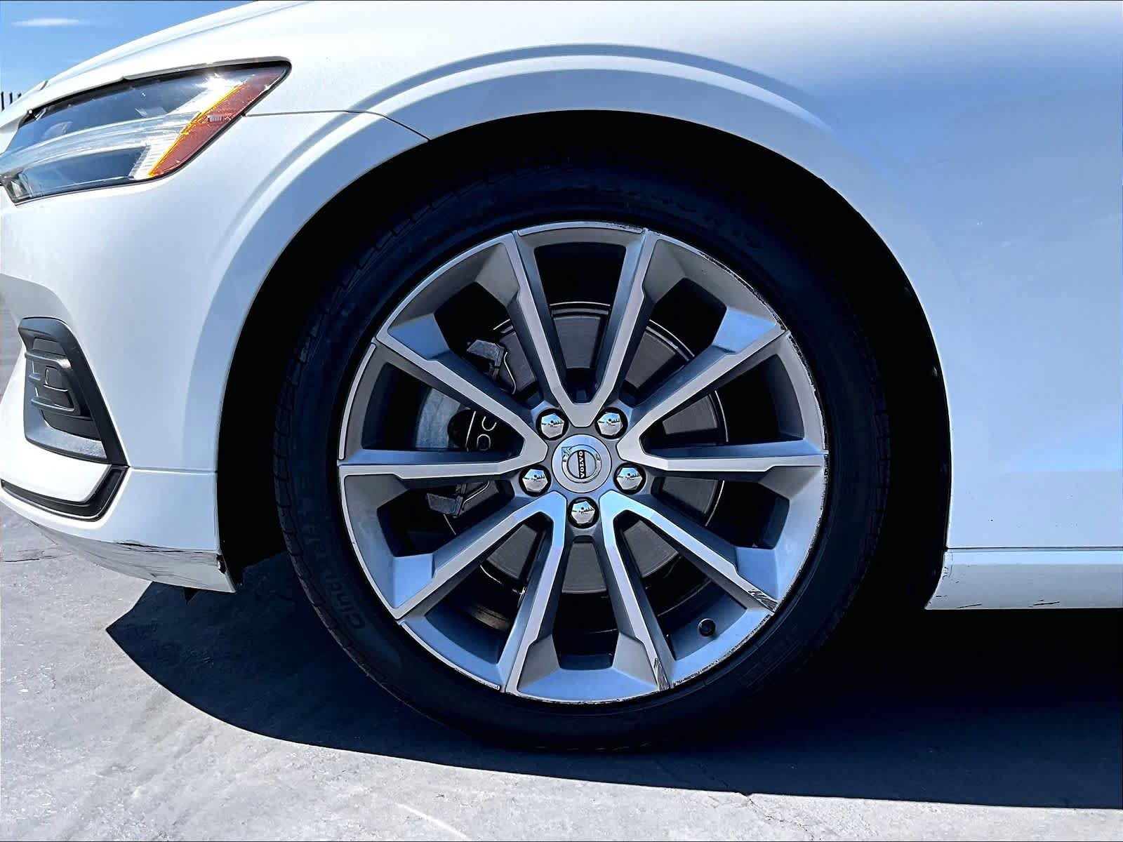 Used 2019 Volvo S60 T5 Momentum w/ Premium Package FWD image 12
