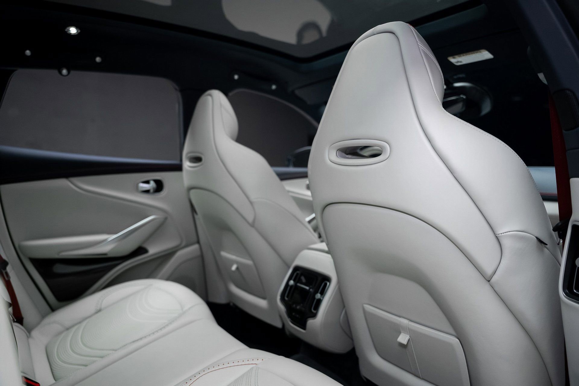 Used 2022 Aston Martin DBX image 69