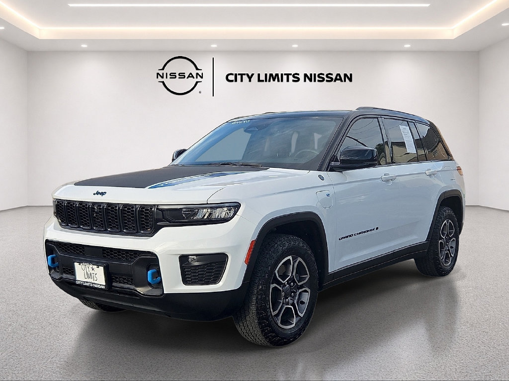 Used 2023 Jeep Grand Cherokee Trailhawk AWD/4WD image 2