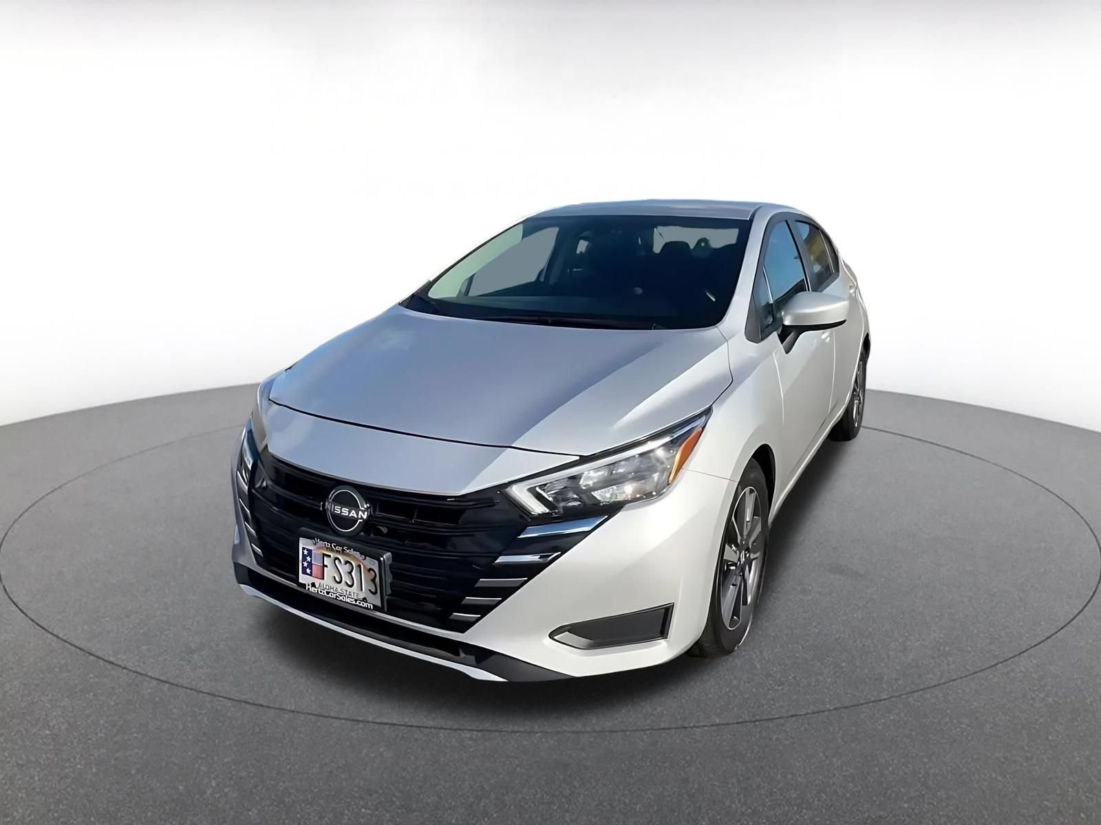 Used 2025 Nissan Versa SV FWD image 6