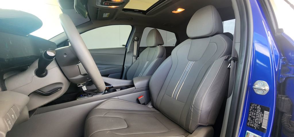 Used 2024 Hyundai Elantra SEL w/ Convenience Package FWD image 16