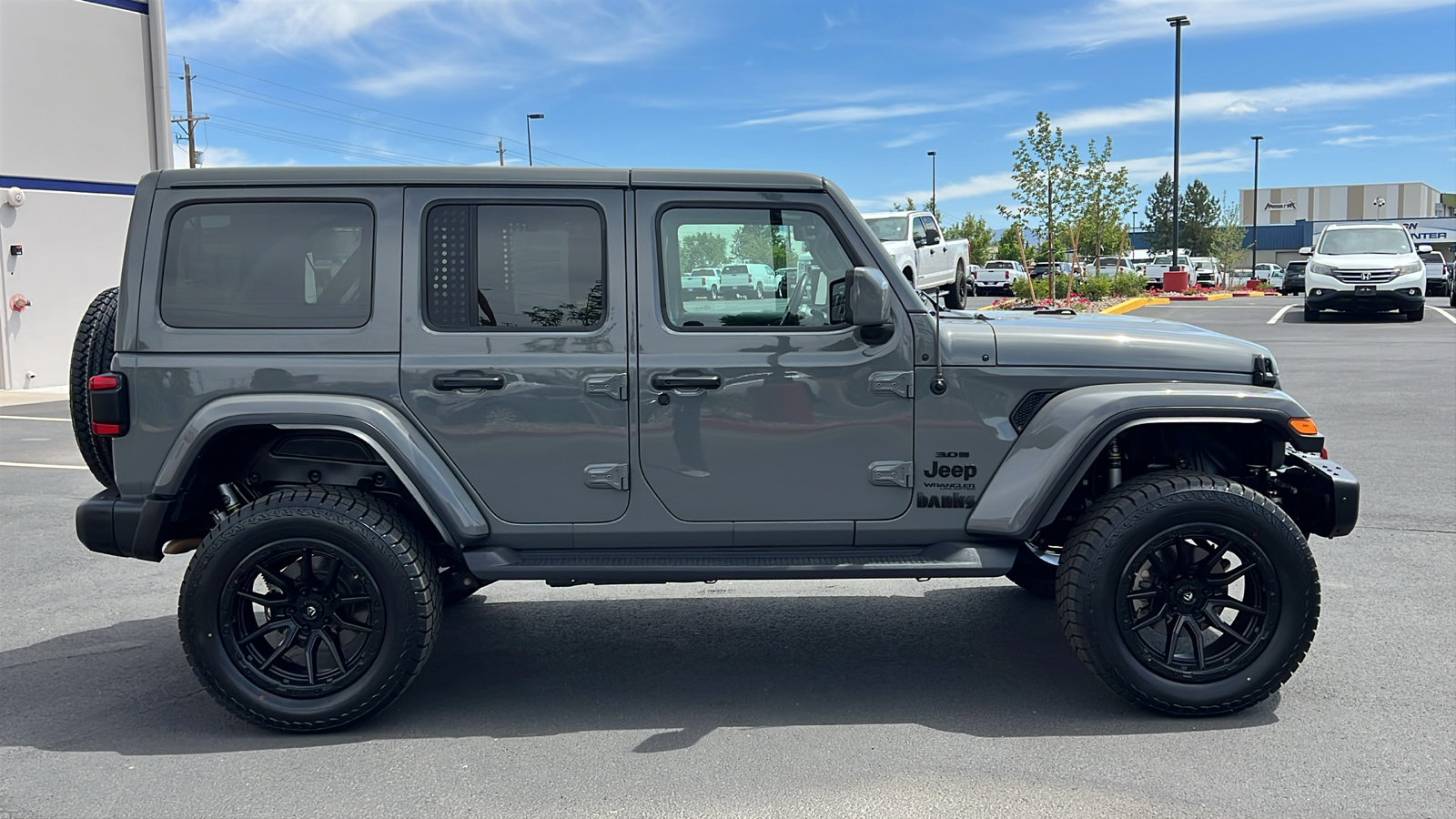 Used 2022 Jeep Wrangler Unlimited Sahara AWD/4WD image 4