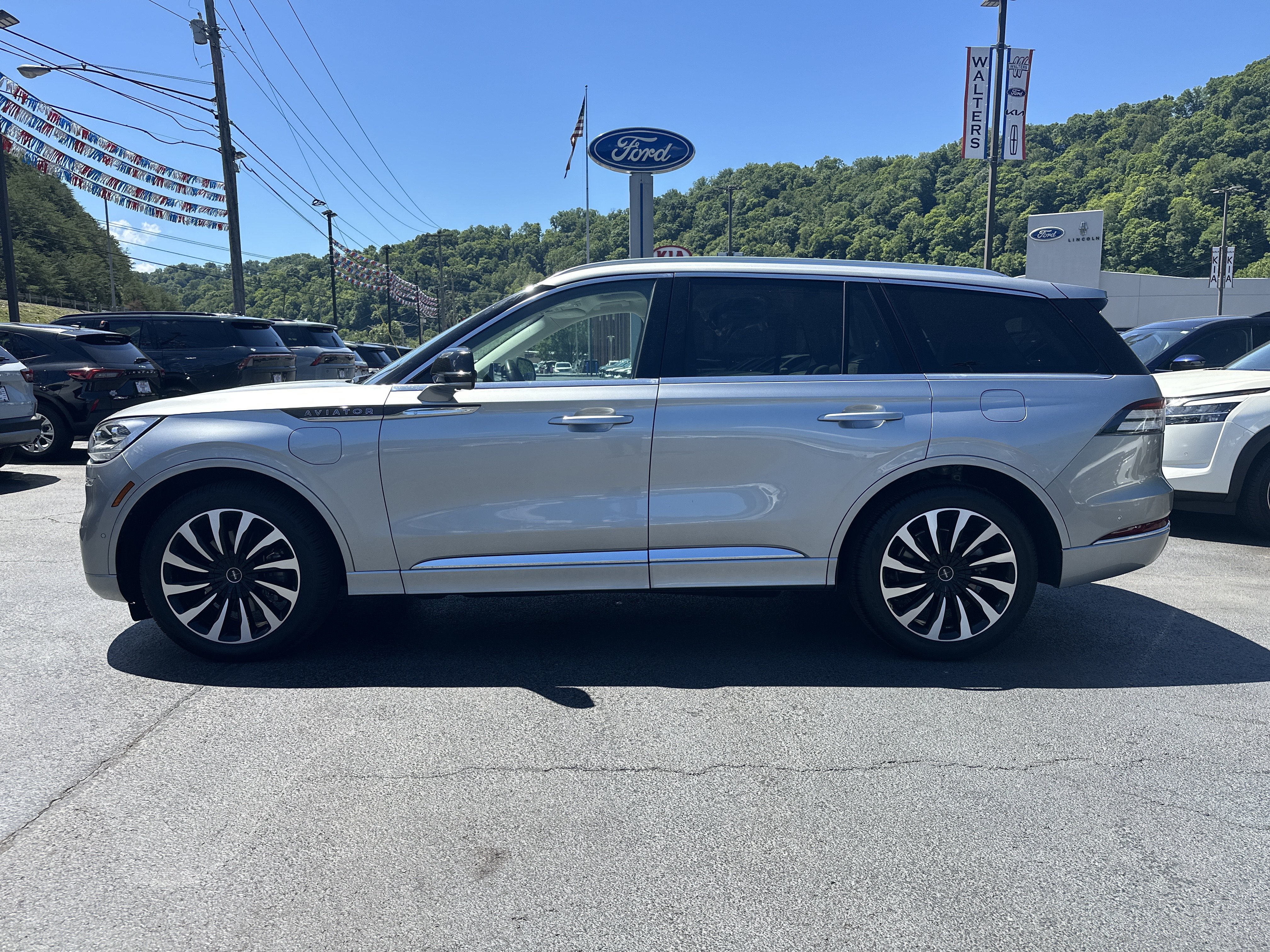 Used 2023 Lincoln Aviator Black Label Grand Touring AWD/4WD image 5