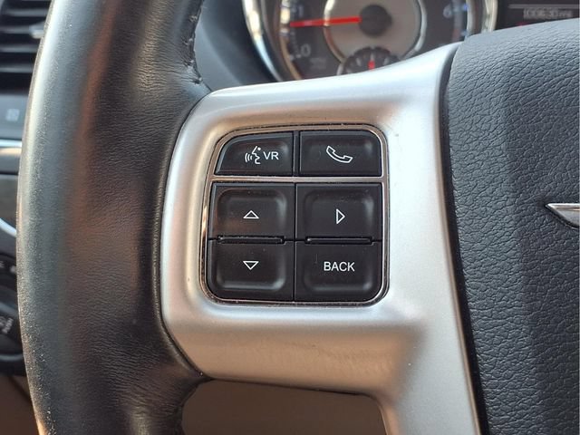 Used 2016 Chrysler Town & Country Touring w/ Driver Convenience Group FWD image 11