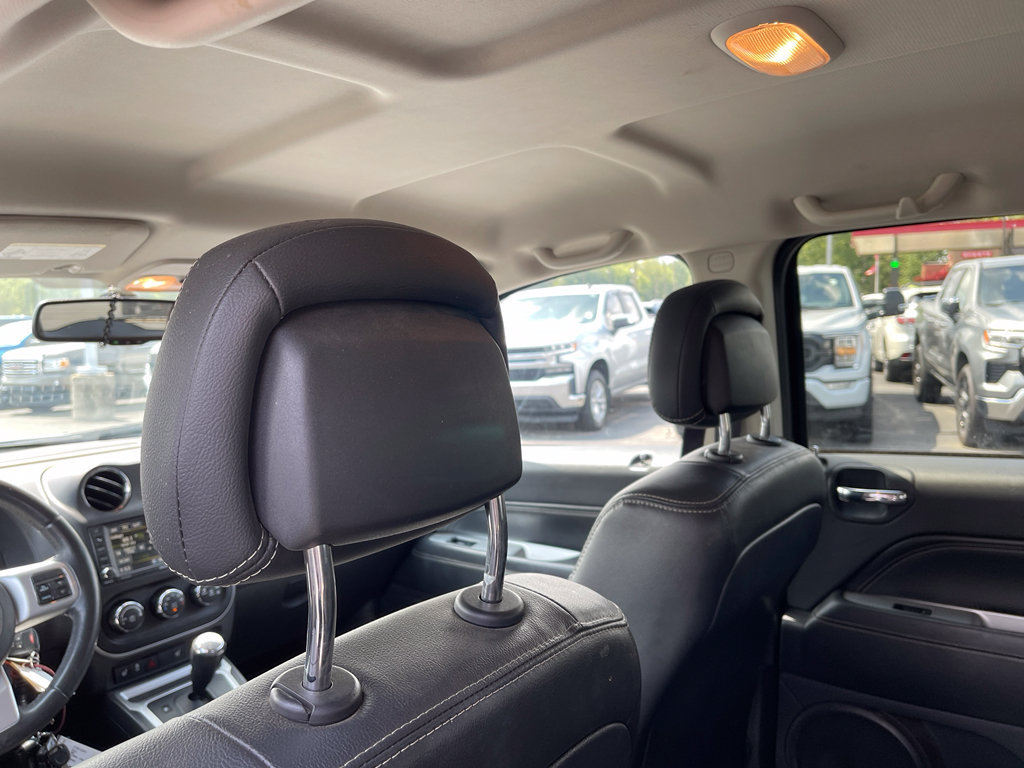 Used 2017 Jeep Compass Latitude FWD image 8