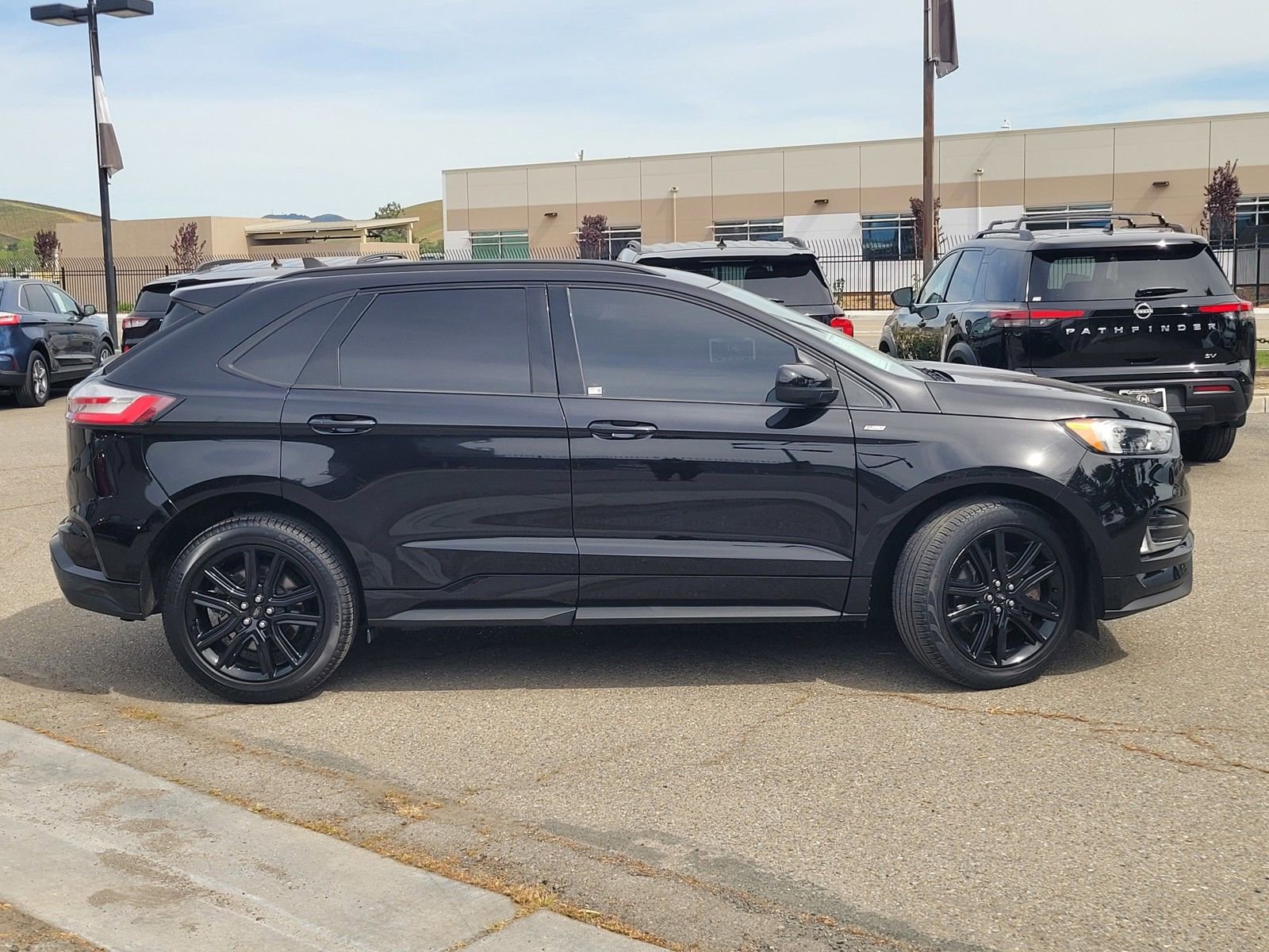 Used 2023 Ford Edge ST-Line image 3