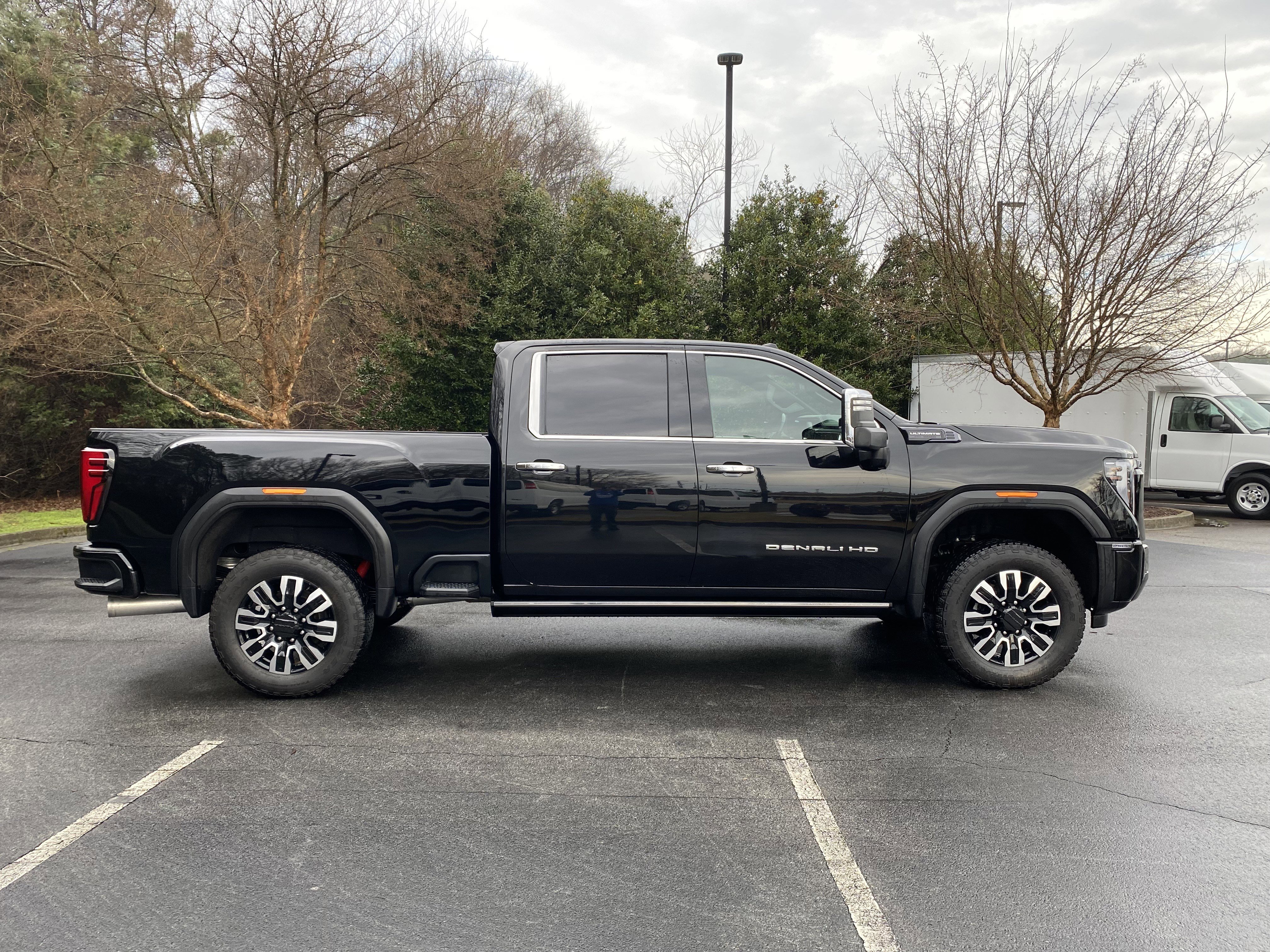 Used 2025 GMC Sierra 2500 Denali Ultimate w/ Snow Plow Prep/Camper Package image 10