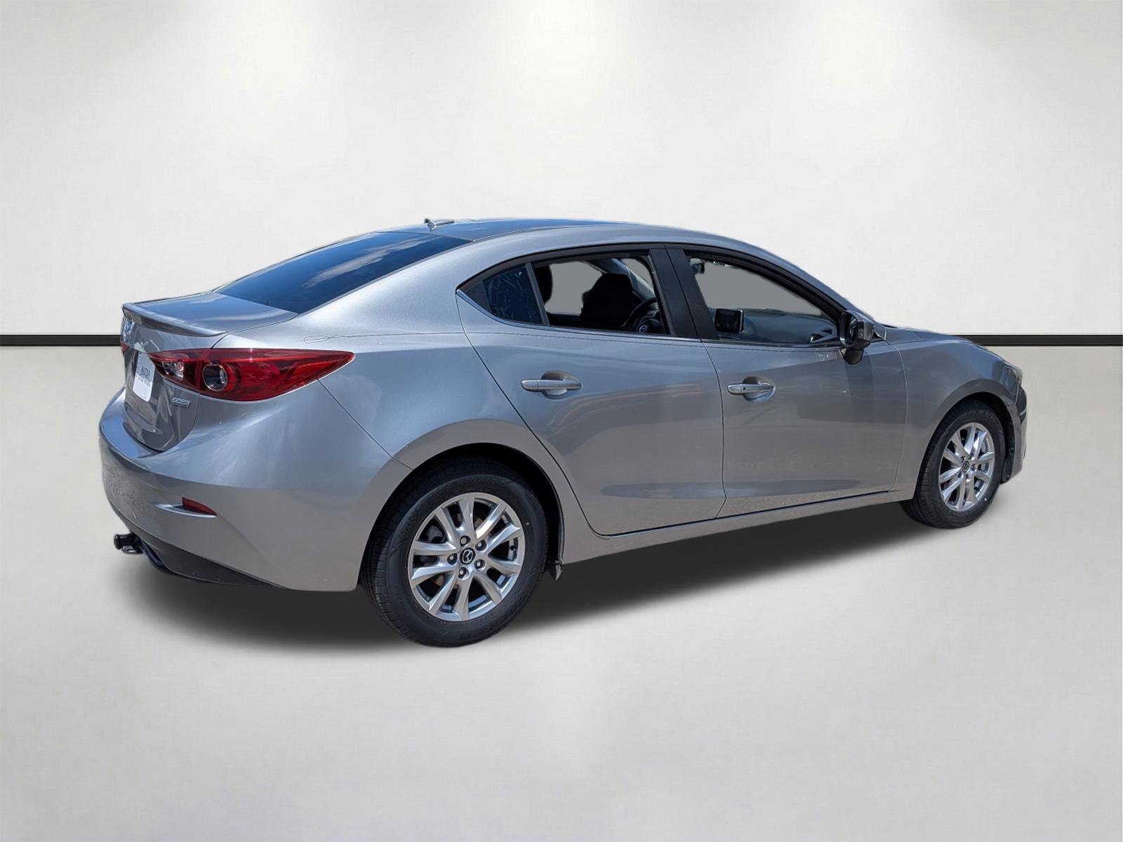 Used 2015 MAZDA MAZDA3 i Touring w/ Technology Package FWD image 4