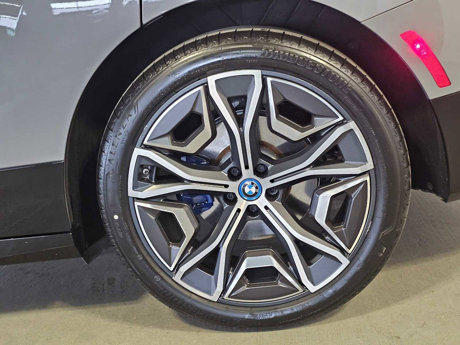 Used 2024 BMW iX xDrive50 w/ Premium Package image 8