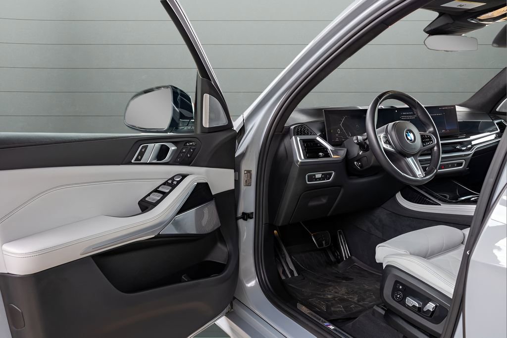 Used 2023 BMW X7 xDrive40i w/ Executive Package AWD/4WD image 36