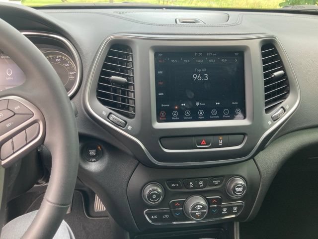 Used 2022 Jeep Cherokee Latitude Lux AWD/4WD image 4