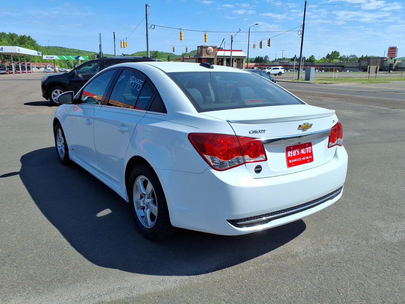Used 2016 Chevrolet Cruze LT FWD image 3