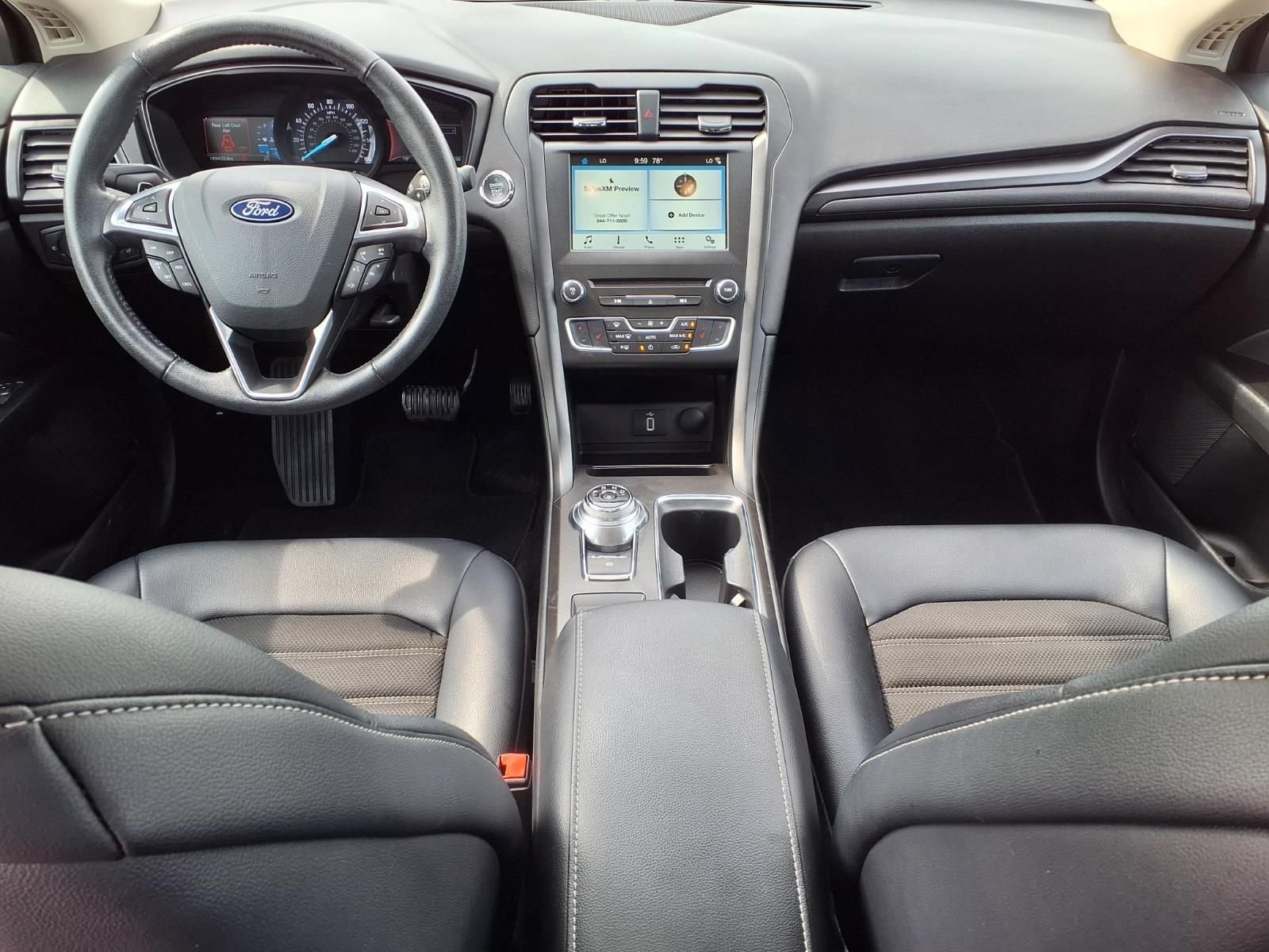 Used 2018 Ford Fusion SE w/ Equipment Group 201A FWD image 12
