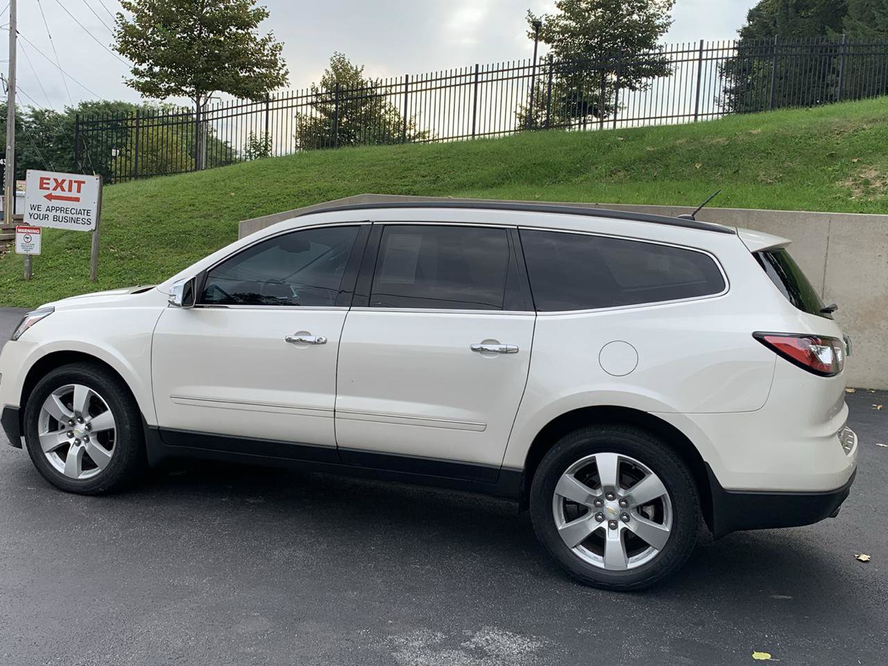 Used 2015 Chevrolet Traverse LTZ AWD/4WD image 3