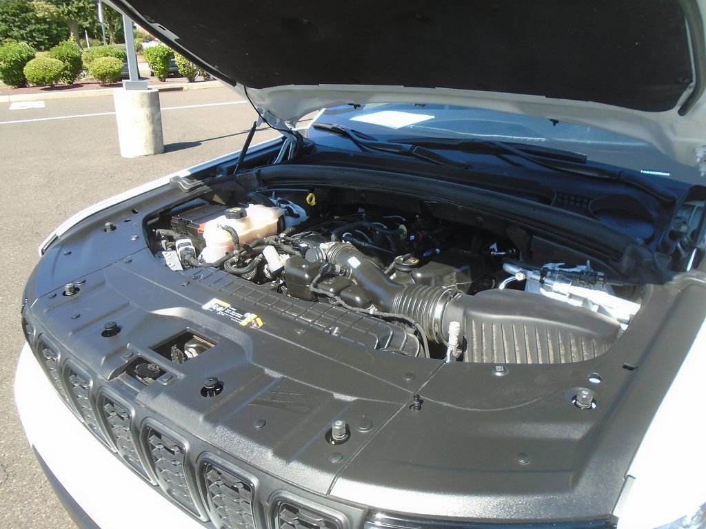 Certified 2023 Jeep Grand Cherokee L Laredo image 22