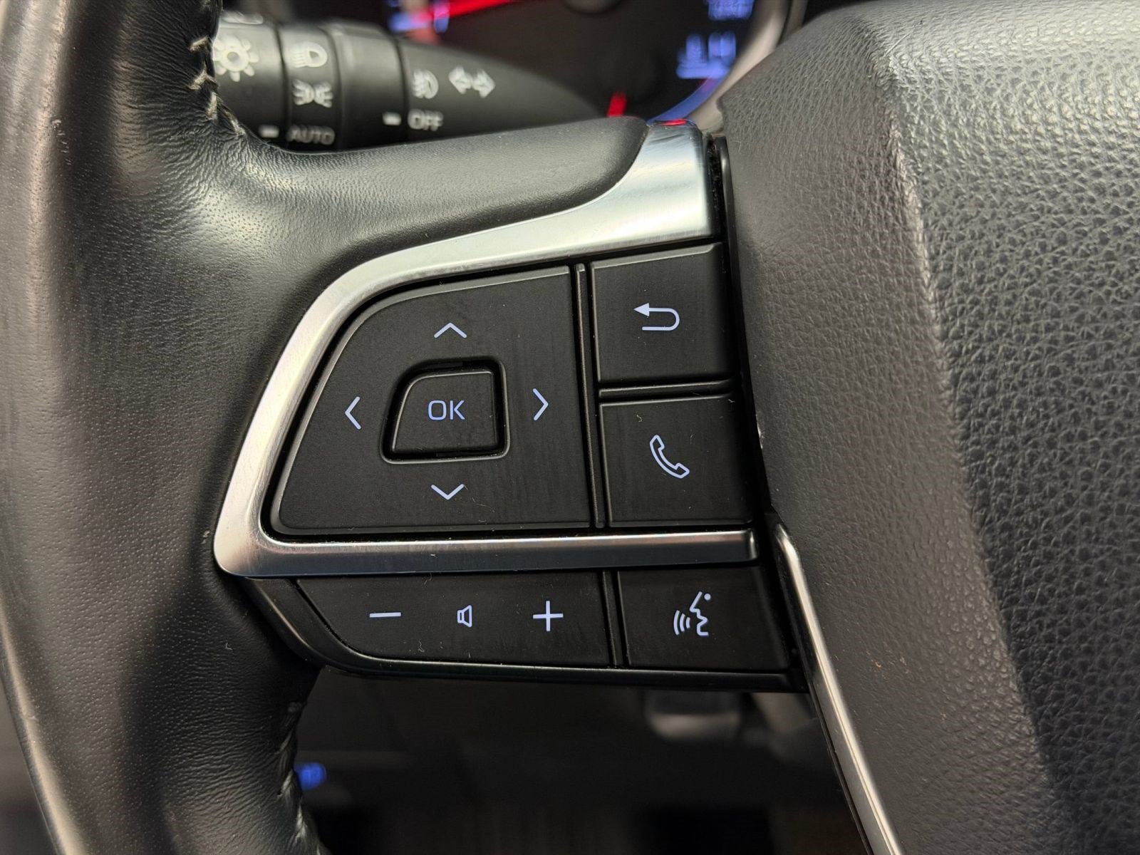 Used 2020 Toyota Highlander LE AWD/4WD image 15
