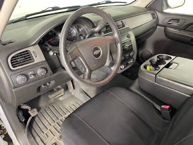 Used 2009 Chevrolet Suburban 2500 LS w/ Skid Plate Package AWD/4WD image 3