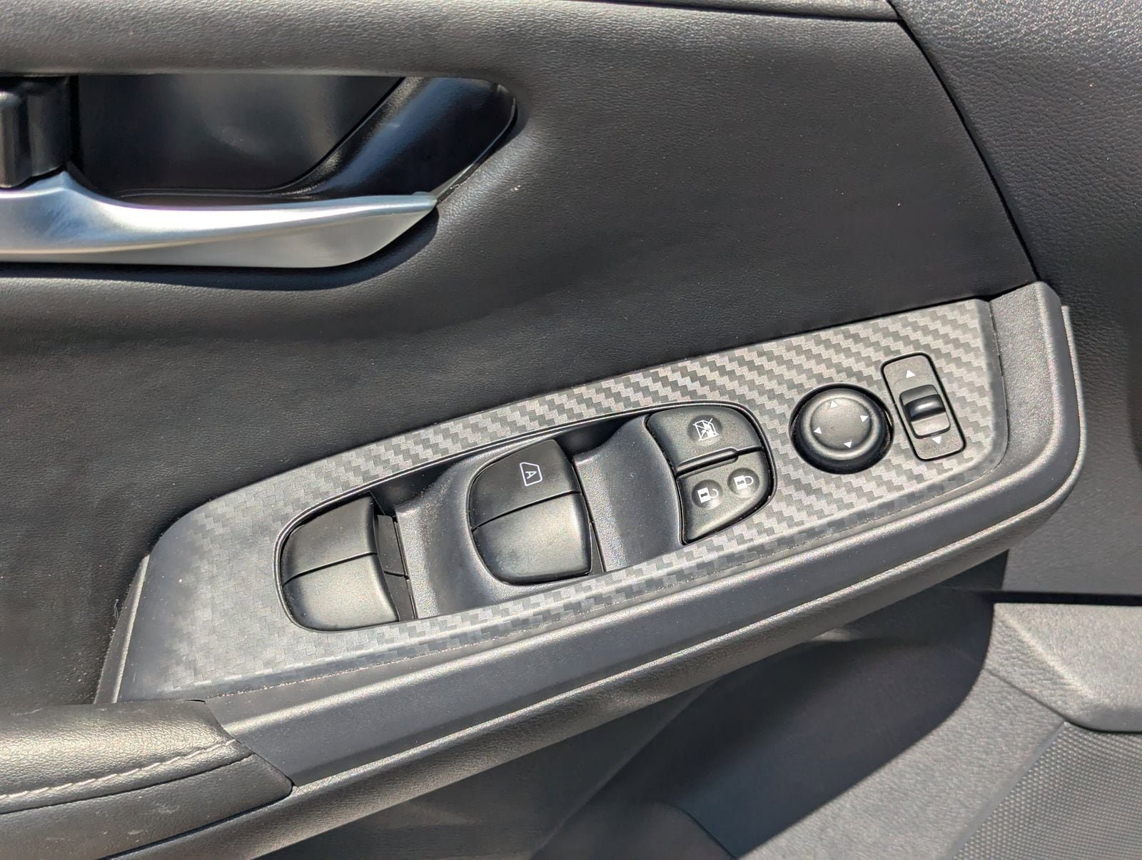 Used 2025 Nissan Sentra SV FWD image 21