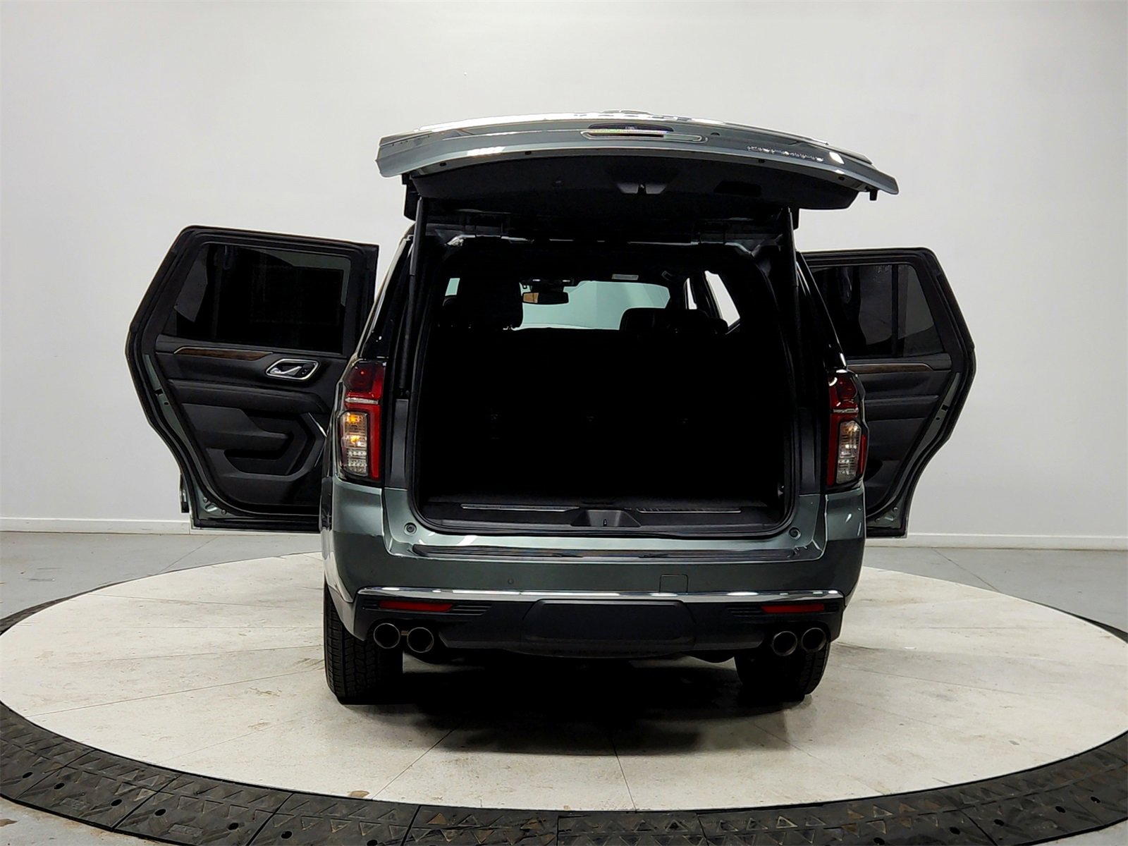 Used 2023 Chevrolet Tahoe Premier image 14