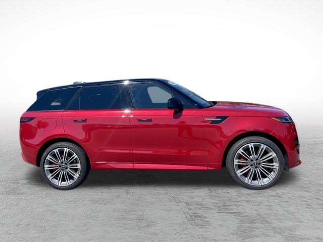 Used 2024 Land Rover Range Rover Sport Dynamic SE AWD/4WD image 4