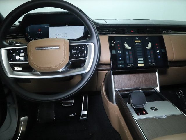Used 2025 Land Rover Range Rover SE AWD/4WD image 15