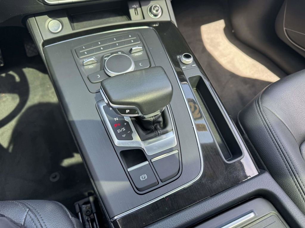 Used 2020 Audi Q5 2.0T Premium w/ Convenience Package image 30