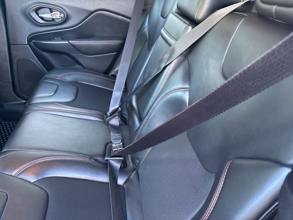 Used 2019 Jeep Cherokee Trailhawk w/ Cold Weather Group AWD/4WD image 23